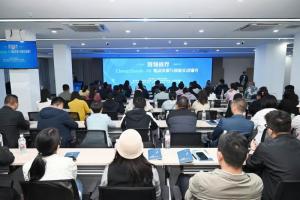 智領(lǐng)商界DeepSeek AI驅(qū)動決策與創(chuàng)新實戰(zhàn)輔導(dǎo)培訓(xùn)活動在炎黃科技園舉辦